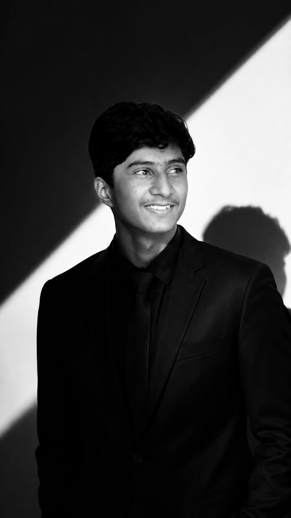 AliHx — Ali Hassan, Full Stack Developer AliHx (Ali Hassan) Full Stack Developer Portfolio portrait — React & TypeScript developer from Pakistan